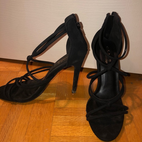 Black heels - Picture 2 of 4